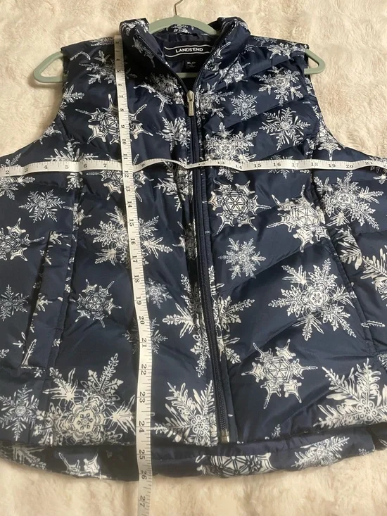 Lands' End Navy Snowflake Quilted Puffer Vest - Picture 8 of 11